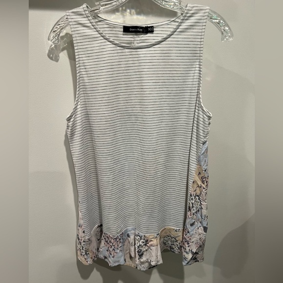 Doe & Rae Gray Striped Sleeveless Tank Top w/ a Partial Open Floral Back Sz. M - Picture 1 of 11